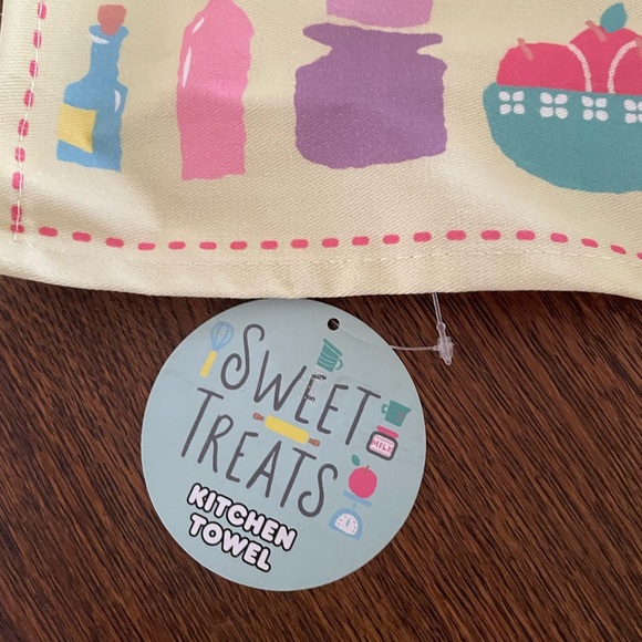 **Never used** w/ tags Hello Kitty loot crate dish towel - Picture 2 of 7